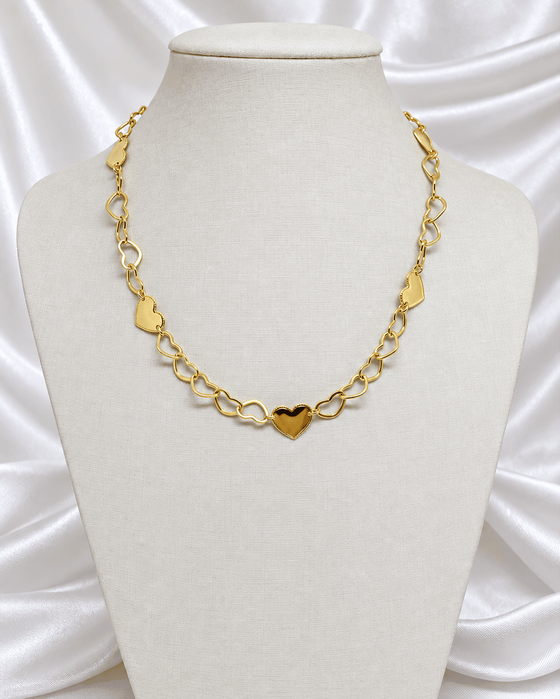 Colar de corações dourado